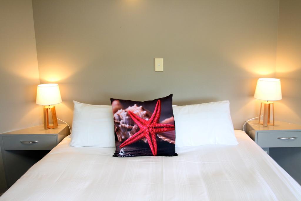 Aloha Lodge Beachside Accommodation Нельсон Экстерьер фото